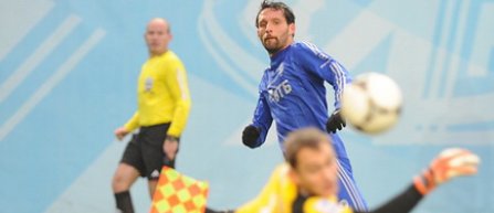 Echipa lui Dan Petrescu, tot mai sus